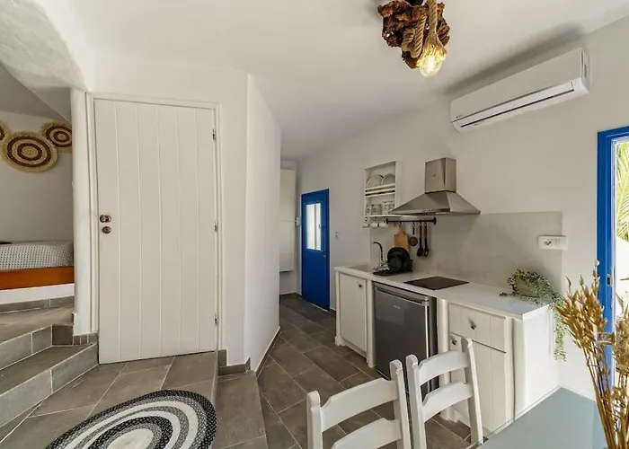 Cozy Cave Emporio (Santorini)