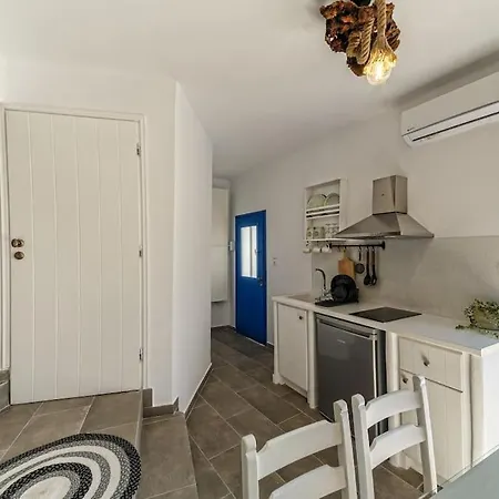 Cozy Cave Emporio (Santorini)